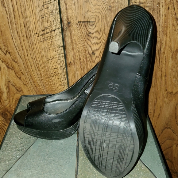 Platform heels with peep toe - Picture 5 of 9